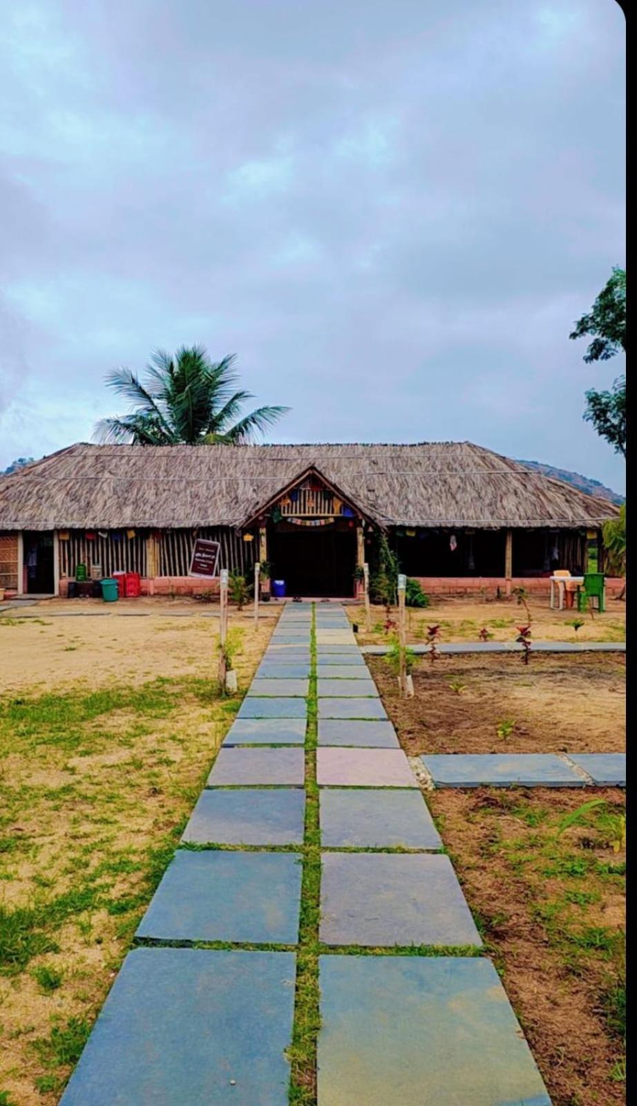 Om Shanti Om Home Stay & Cafe Хампи Экстерьер фото
