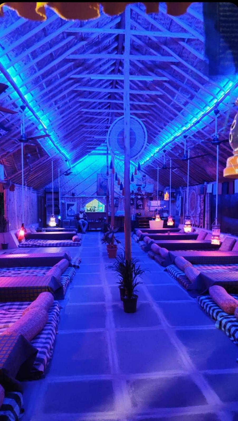 Om Shanti Om Home Stay & Cafe Хампи Экстерьер фото