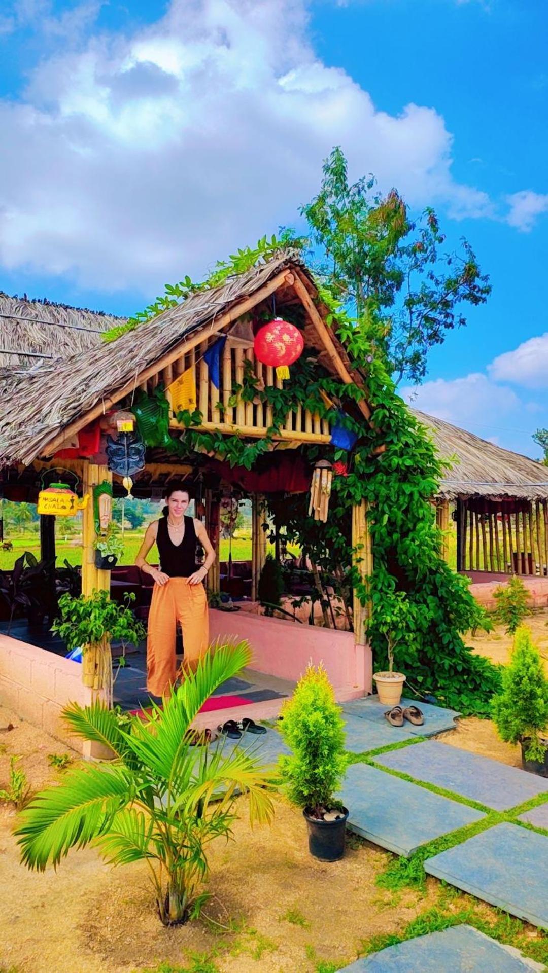 Om Shanti Om Home Stay & Cafe Хампи Экстерьер фото