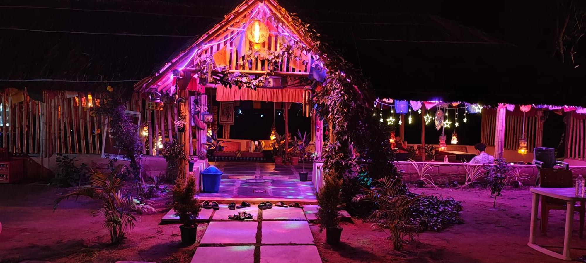 Om Shanti Om Home Stay & Cafe Хампи Экстерьер фото